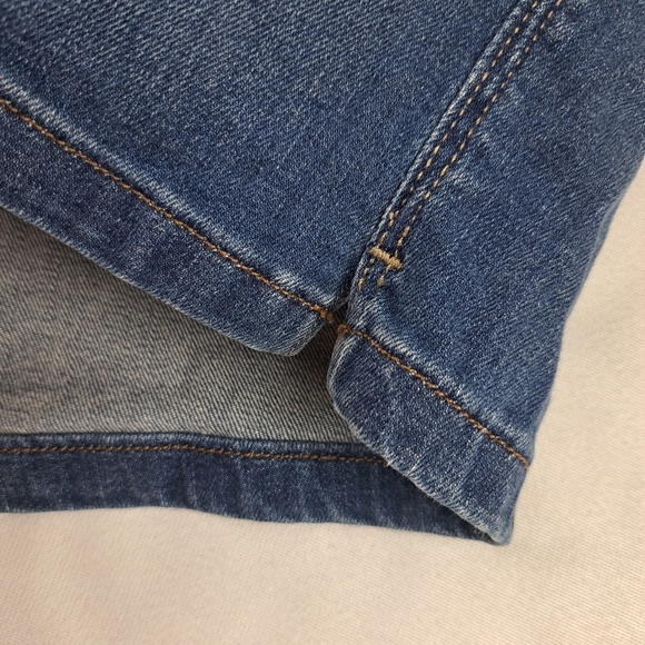 Levi's Women's Size 10 Blue Denim Red Tab Jean Shorts - Picture 3 of 10